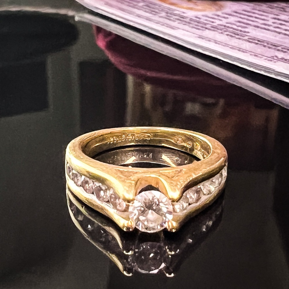 14KT Yellow Gold WEDDING RING // size 6 // 11 natural diamonds